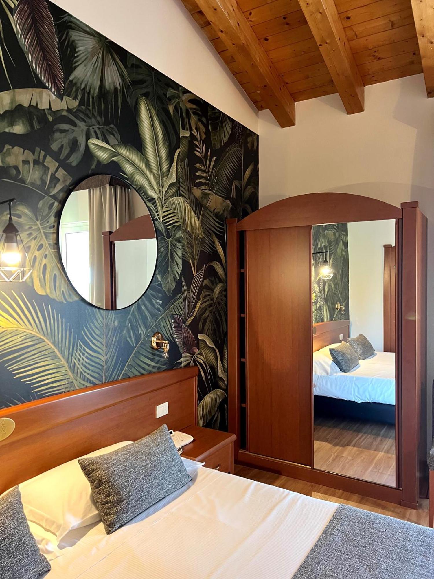 Hotel Al Sole Bardolino Exterior photo